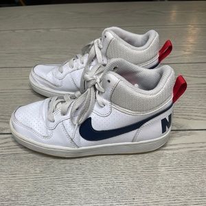 Nike court Borough MID Size 4Y